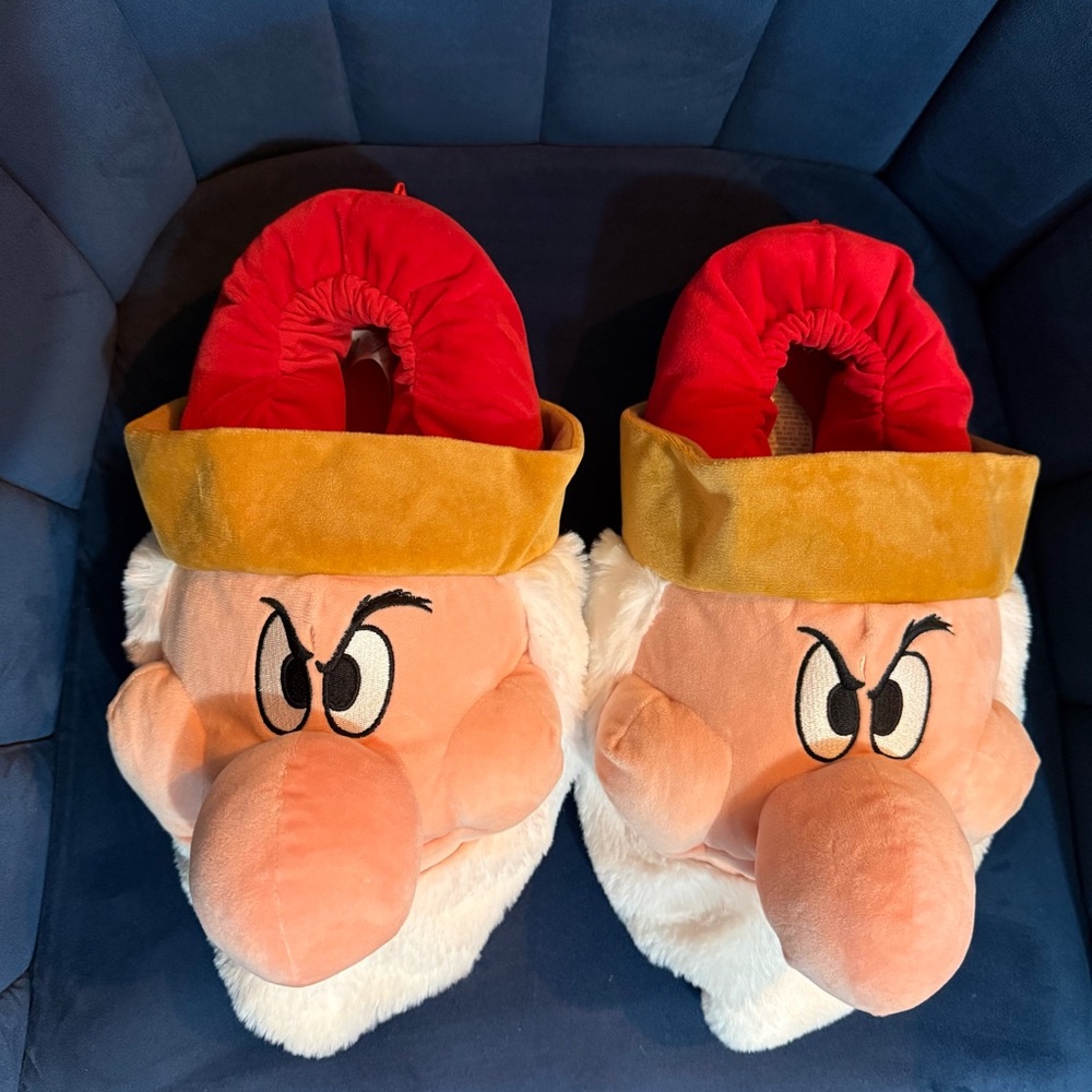 Disney Grumpy Character ADULT Slippers - size 9/10
